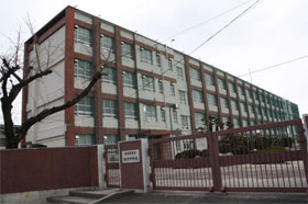 駒方校舎のあった一角に1969年に開校した名古屋市立駒方中学校