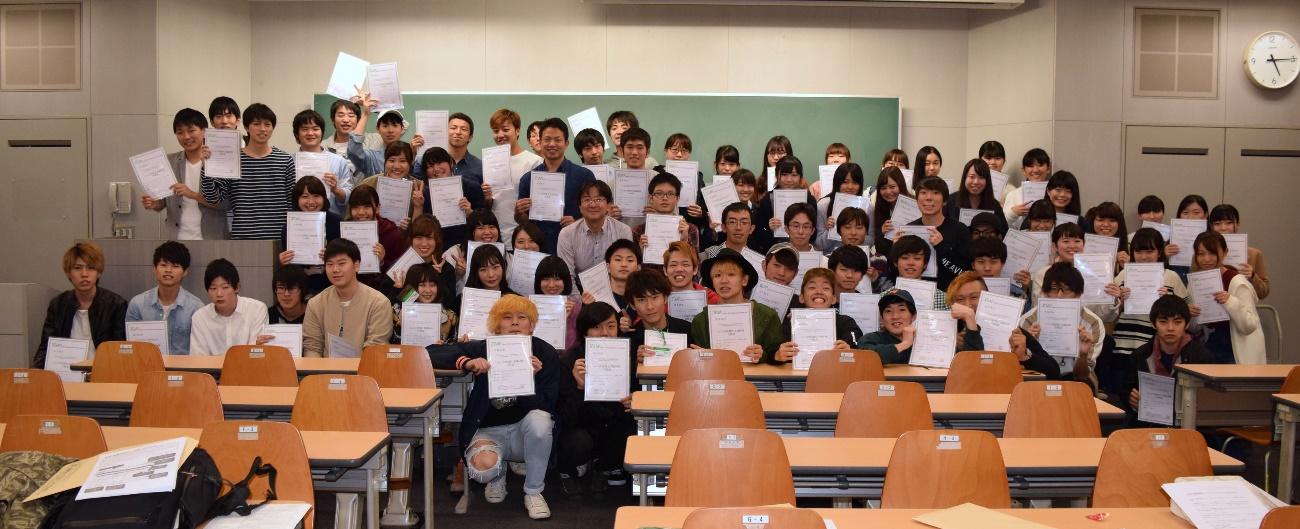 合格者全員で記念撮影