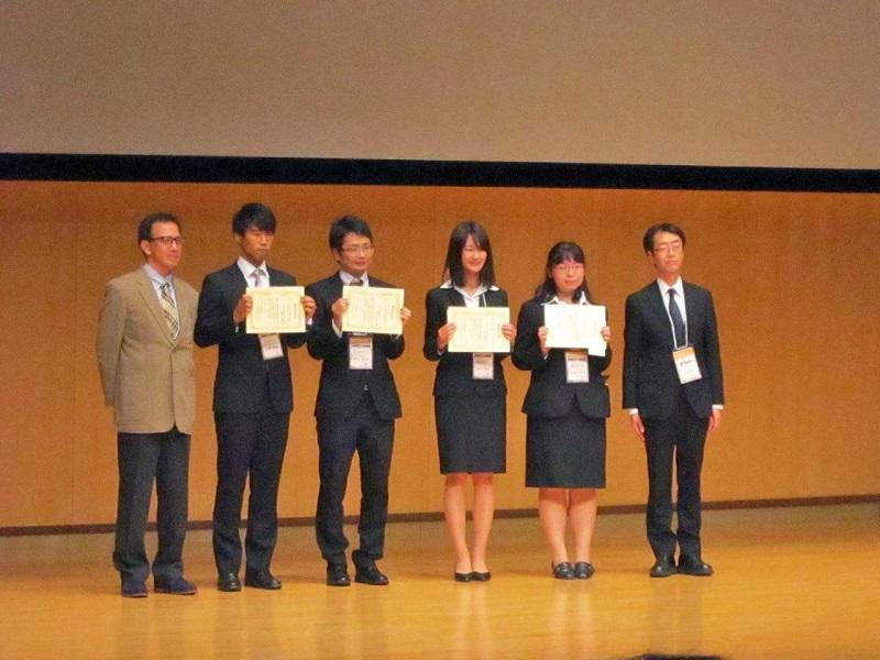 左から3番目が、優秀発表賞を受賞した野田尚孝君（6年生）