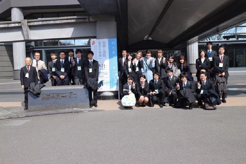 日本薬学会第137年会に参加した学生たち（仙台国際センター会場）