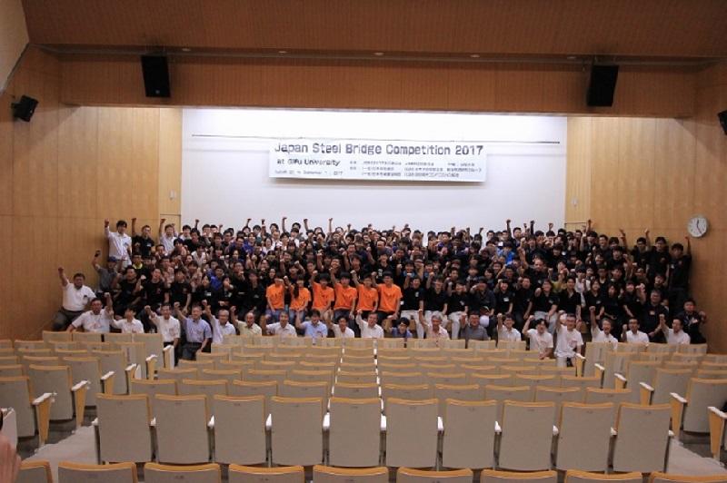 開会式後のJSBC全参加者の集合写真（岐阜大学講堂にて）