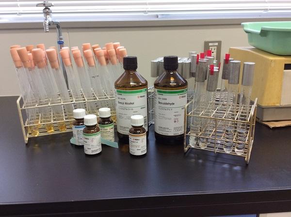 実験に使用する試薬や培地