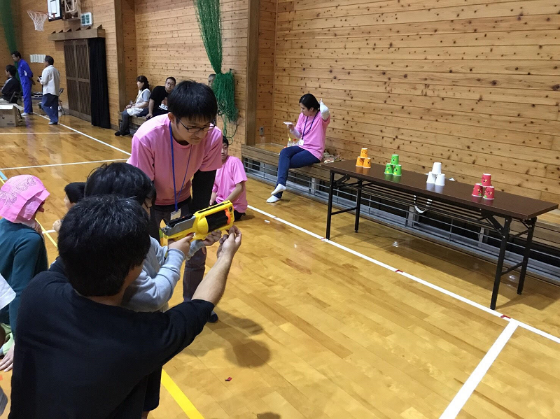 万徳地区の祭りを楽しんで頂いてる写真