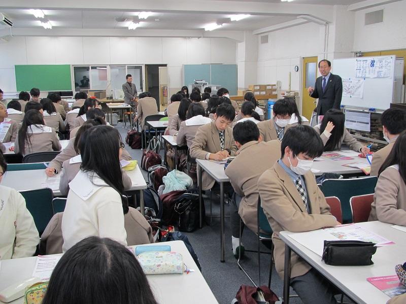 聴講生で満席の学習ルーム