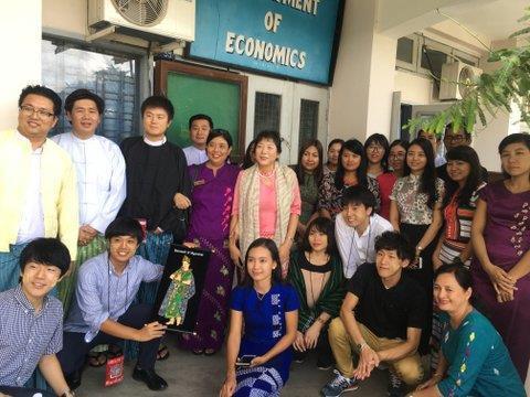 Mandalay University 経済学部での学生交流会2