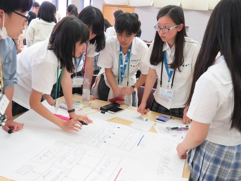台湾の生徒を交えた討論会