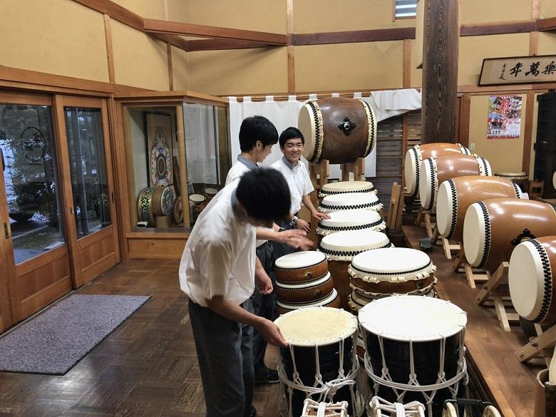 堀田新五郎商店にて太鼓を借りる