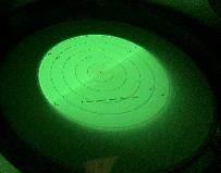 写真2：GaN/GaNトンネル接合素子をTEM観察している写真