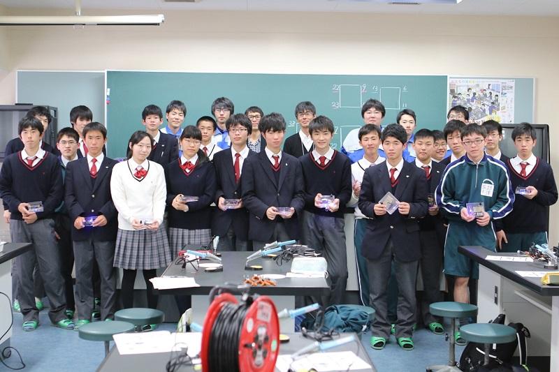 参加した大学院生・名古屋経済大学高蔵高等学校の生徒さんとの記念撮影