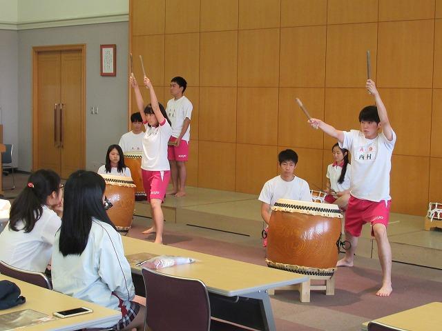 本校生徒による和太鼓演奏