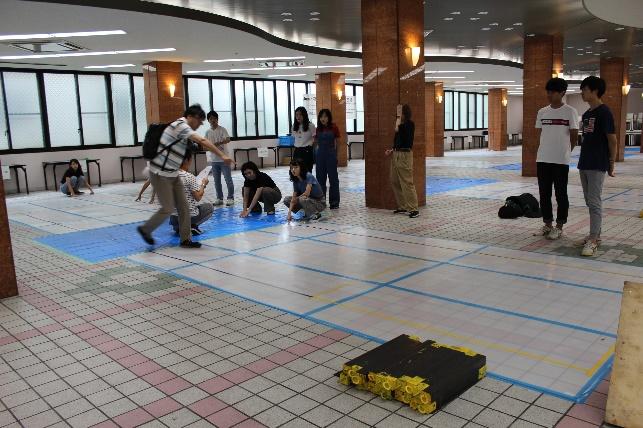 競技会場の設営も参加者が協力して行います