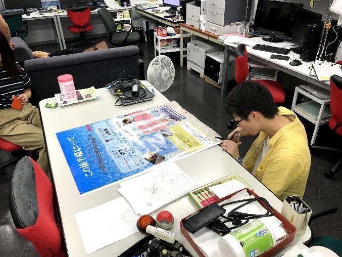 架設練習と平行して橋の紹介パネルも製作しました