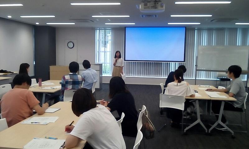 OB教員の講話２；ゼミ4期生の杉村美乃里さん（経済学部卒、私立高校講師）から、特に現場における教科指導、生徒指導の実際について60分の講話をしてもらった。