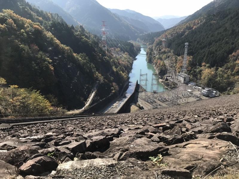 岩屋ダムの堰堤