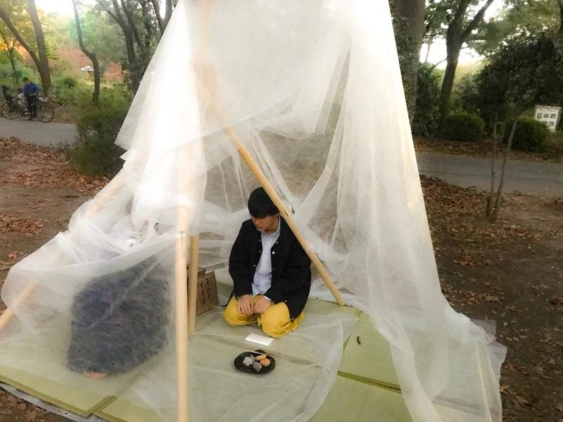 傘の案でお茶を楽しむ