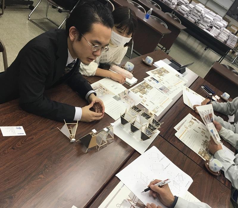 制作物の相談の様子
