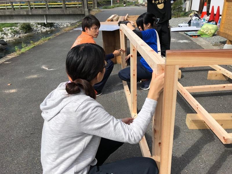 制作物の残り作業の様子