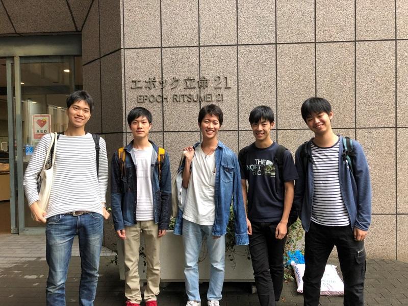 エポック21の前で参加した名城大学のメンバーで撮った写真です。