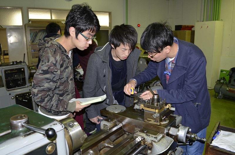 モデリング対象とする実習工場内の周辺機器類の実測2