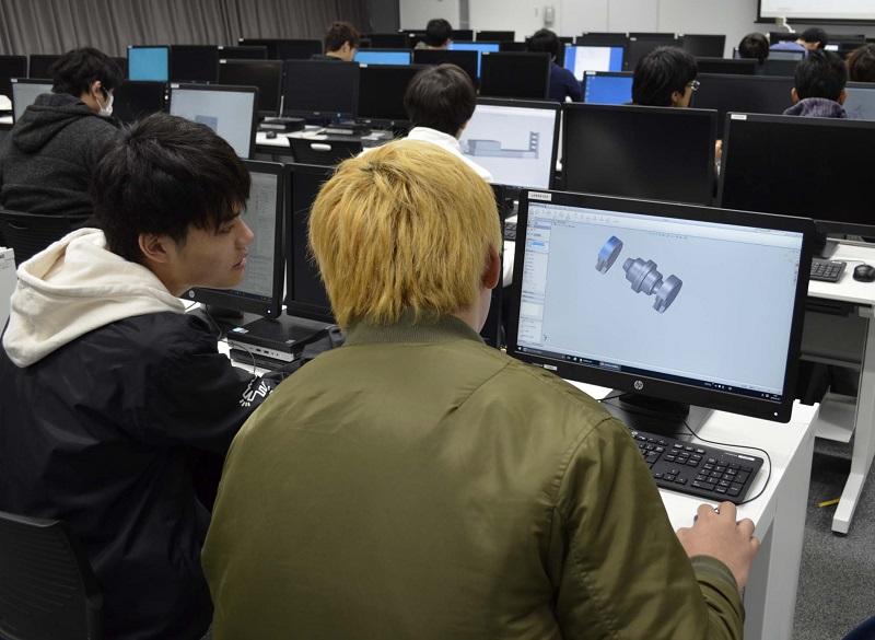 部品レベルの3Dモデリングをグループ内で分担、その後に組み立て1