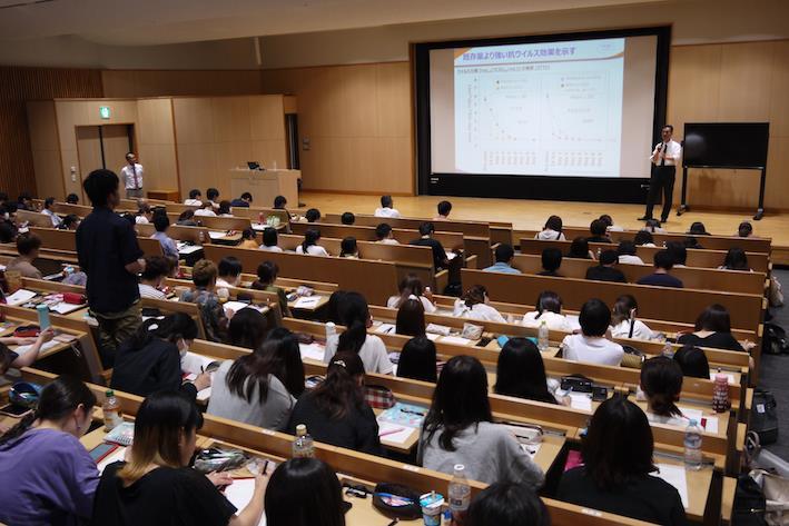 講演終了後の質疑応答風景
