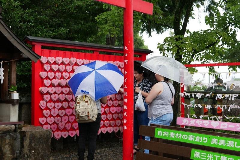 三光稲荷神社のハート型絵馬