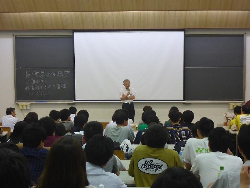 閉会式，実行委員長（九州大学　山口栄輝先生）の挨拶．