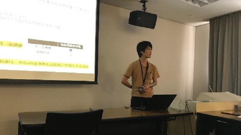 学生の発表の様子。多くの学生の前で学会発表ではないような議論を中心の発表を行った。