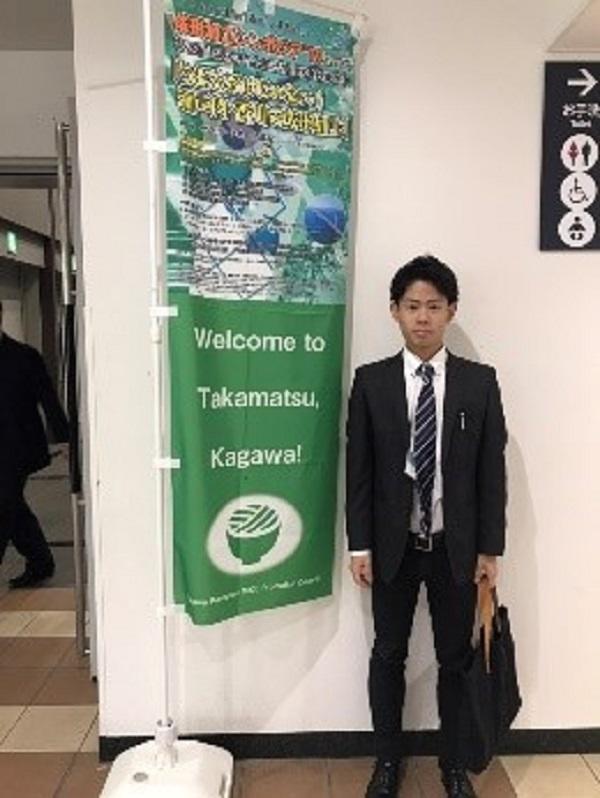各セクションを行う会場内が撮影禁止の為、会場入口で撮影した写真。セッションでは、他大学の発表を公聴するだけでなく、研究室の先輩の発表を見学することで、今後の自分自身の研究活動のイメージを持つことができた。