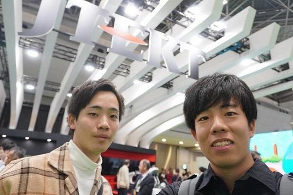 ジェイテクトブース前：今の自動車に搭載されているステアリングシステムや軸受けベアリングなどの展示がされており、普段は表に出ておらず、なかなか見ることのできない部品の仕組みを知ることができた。