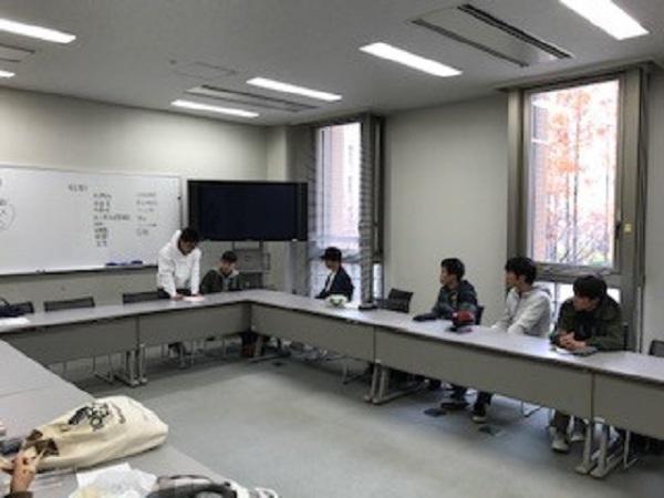 学生たちによるミーティングの風景