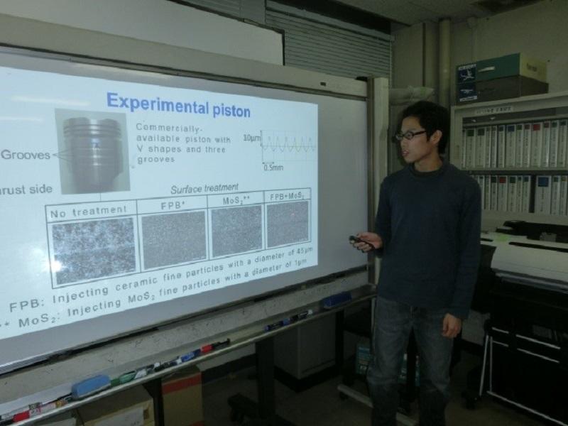 エコノパワークラブのメンバーの発表練習の様子