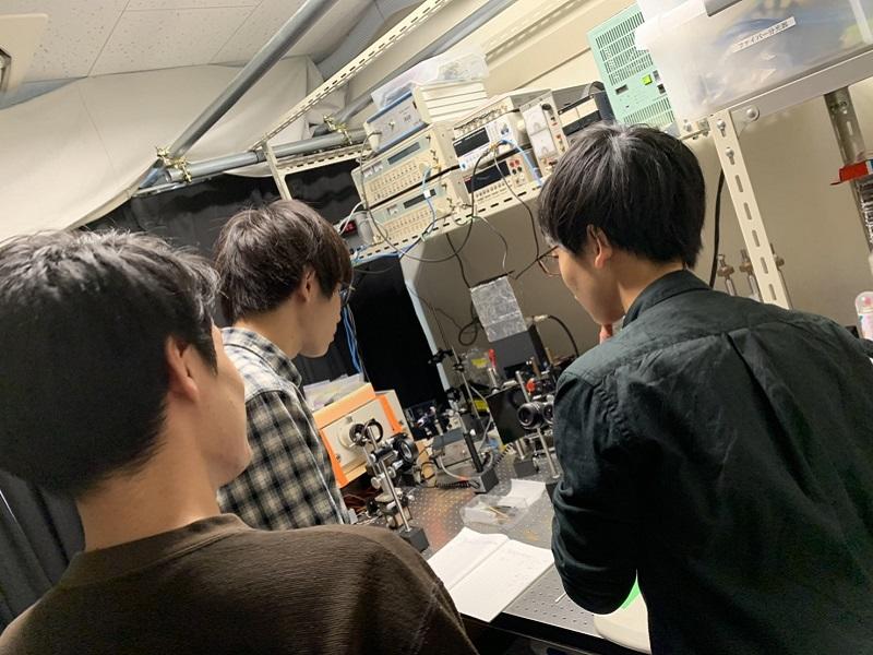 測定系について学んでいる写真。