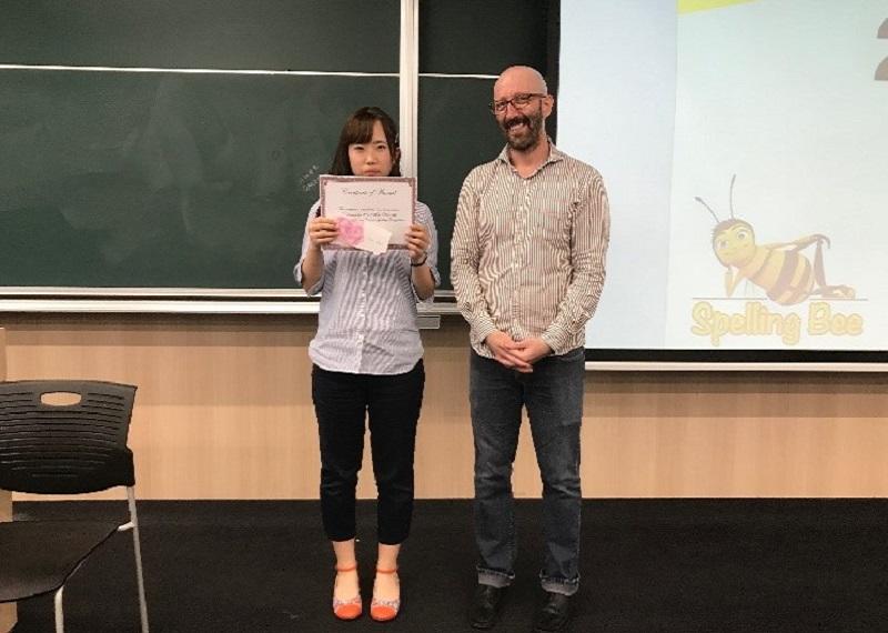 優勝した渡邉芽依さん