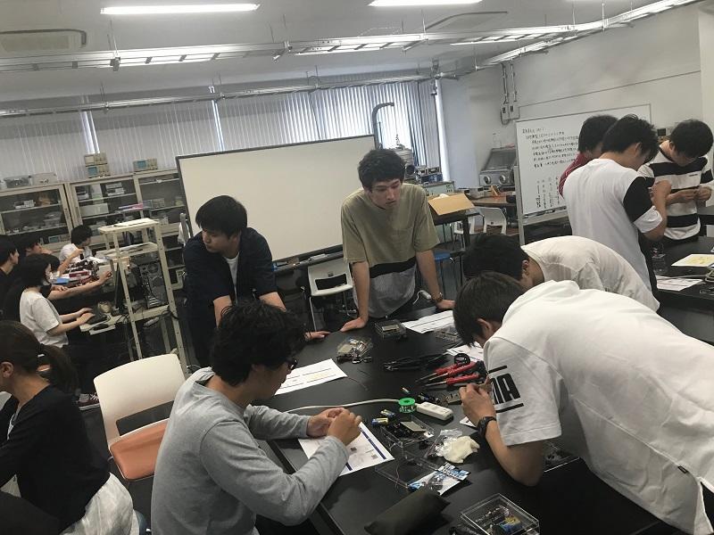 LEDの作製の様子