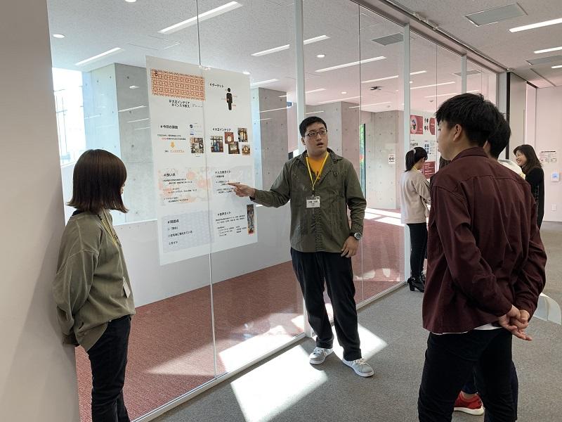 発表者と質問者となって学び合う様子