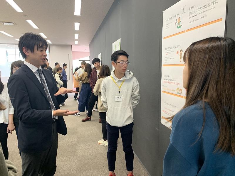地域の担当者の指摘を受けている学生