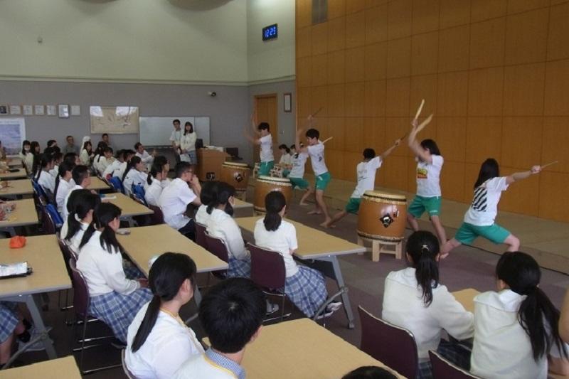 歓迎の気持ちをこめて和太鼓演奏