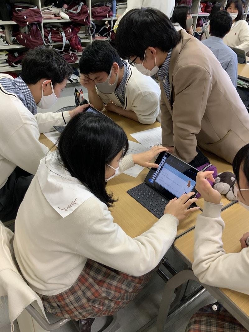 予算でiPadとペンシル、キーボードを購入させていただきました。生徒は文字入力や手書きを駆使して、自分らしくプレゼンテーションを作成することが可能です。