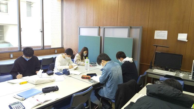 自主勉強会（コアタイム）の様子１