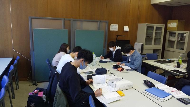 自主勉強会（コアタイム）の様子2