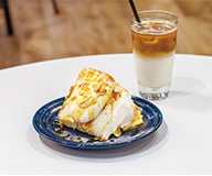エンゼルフードケーキ バニラキャラメル アイスカフェラテ
