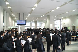 就職アドバイザーによる就職懇談会および懇親会のひとこま