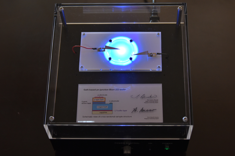 pn接合GaN系青色LEDウェハーおよびその簡易的な発光装置