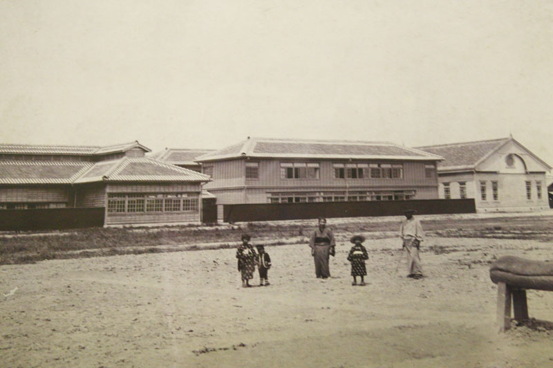 1903（明治36）年5月に撮影された伝習館校舎