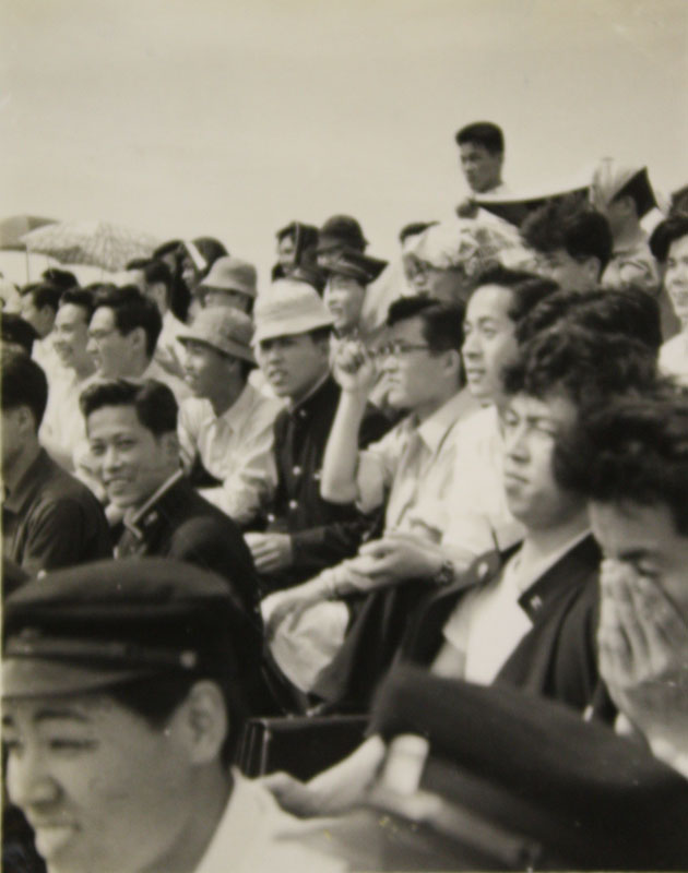 愛知学院大学と対戦した名城大学の応援席（1955年6月9日）