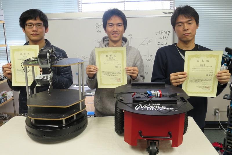 (左から)高御堂さん、真崎さん、村瀬さん