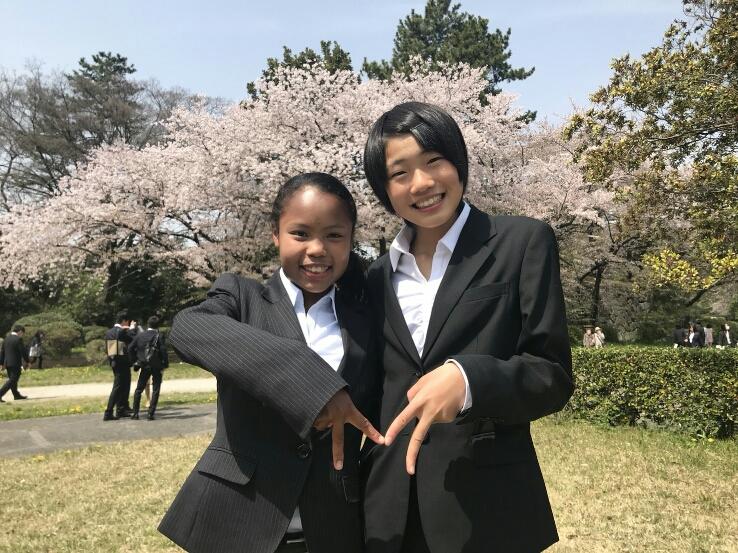 4月の入学式での髙松さん（左）と和田さん