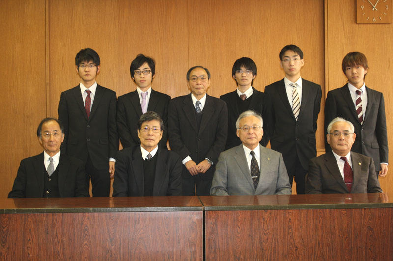 12月22日からの第44回学生王座戦出場を報告した将棋部
