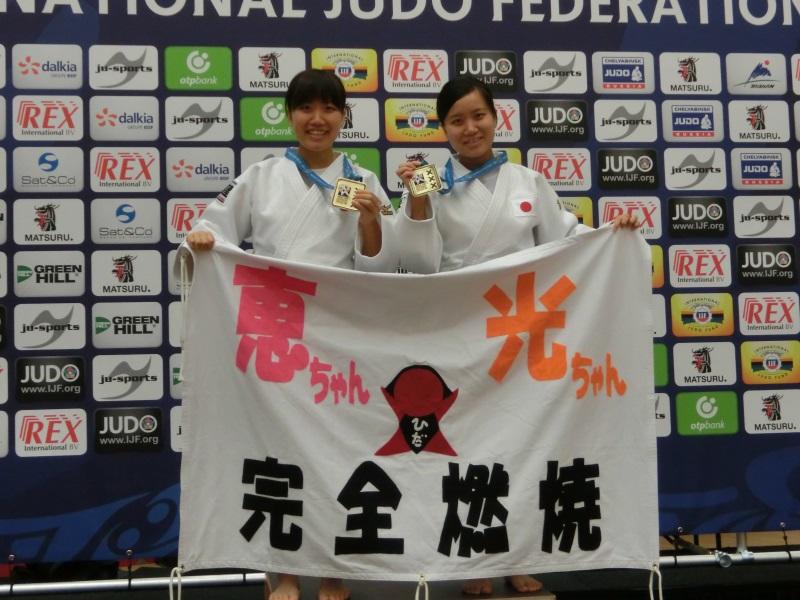 世界形選手権で優勝した白野恵さん（左）